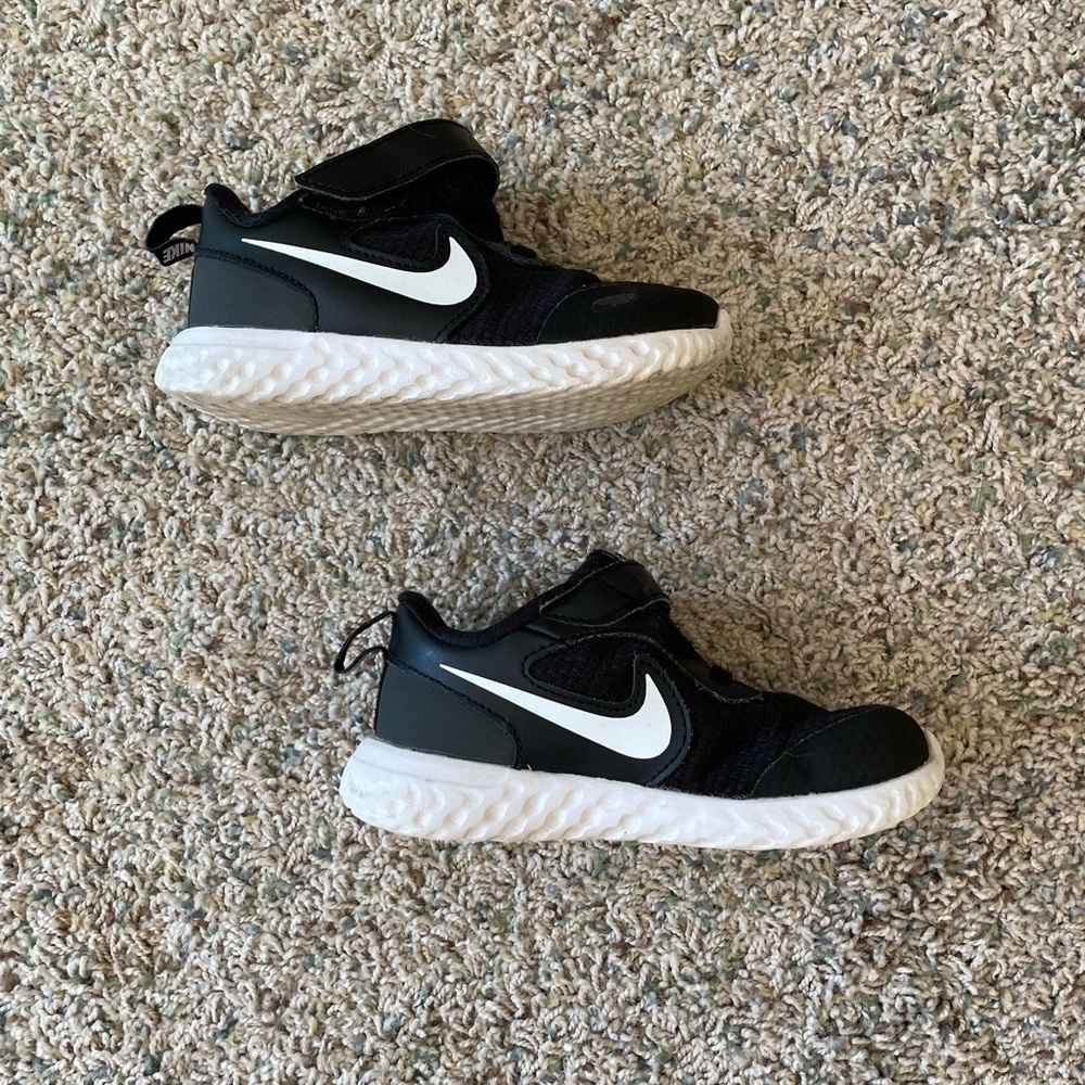 Kids Nike Shoes Size 9